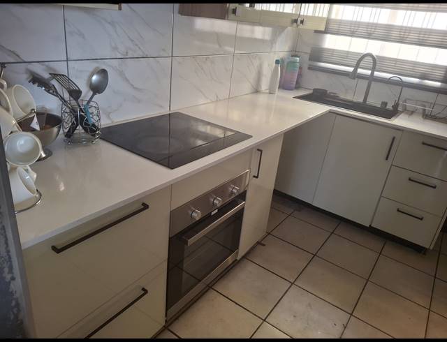 3 BEDROOM FREEHOLD FOR SALE IN CLAYVILLE